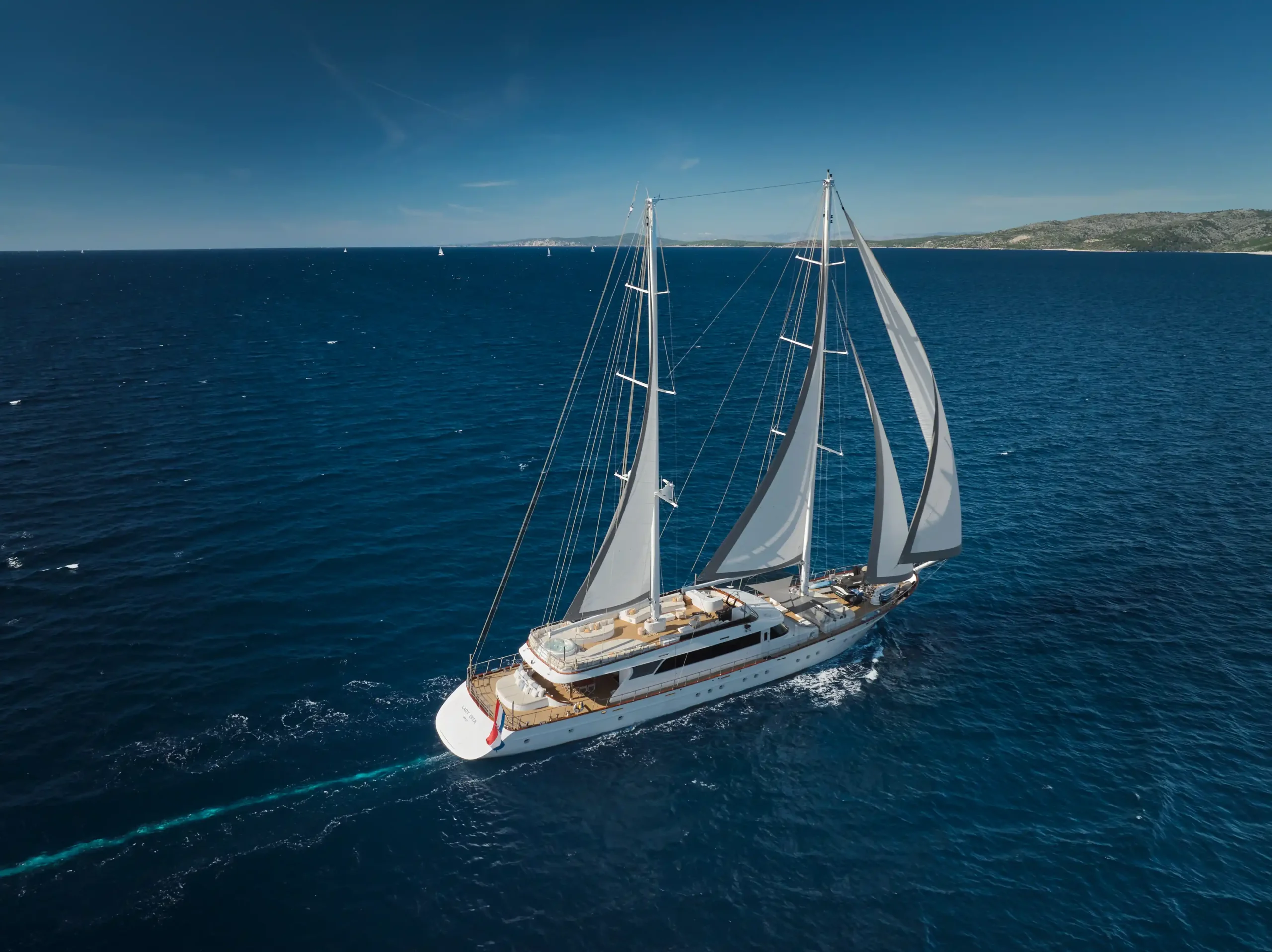 LADY GITA gallery image 3