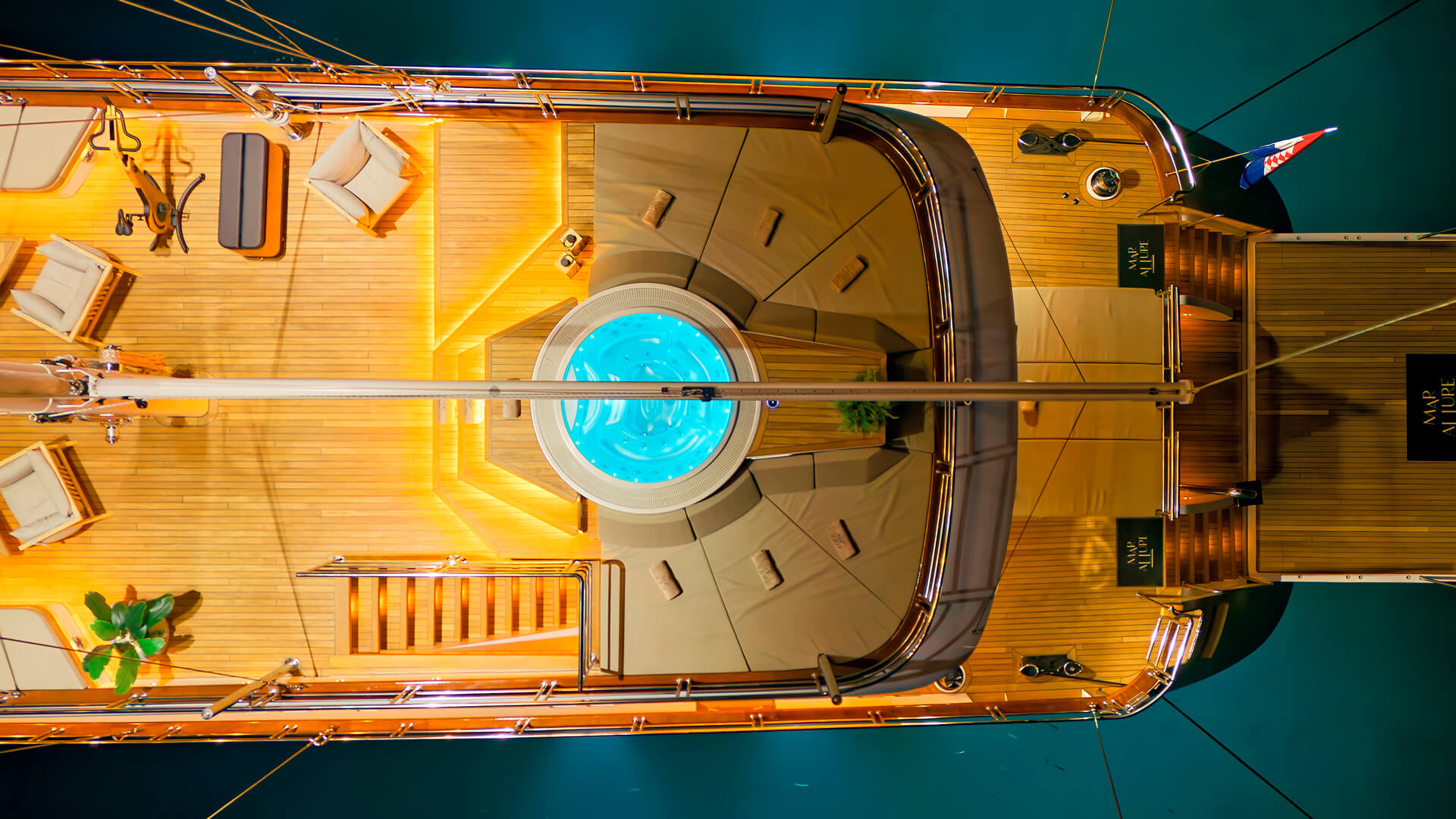 MARALLURE gallery image 8