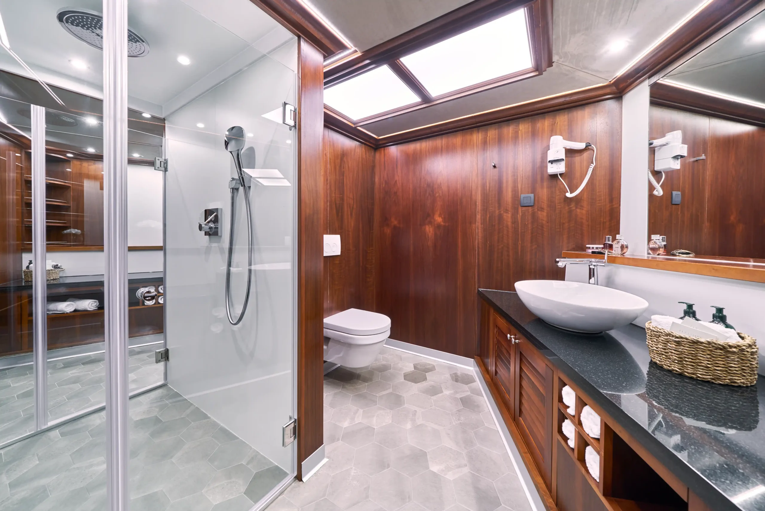 LADY GITA gallery image 17