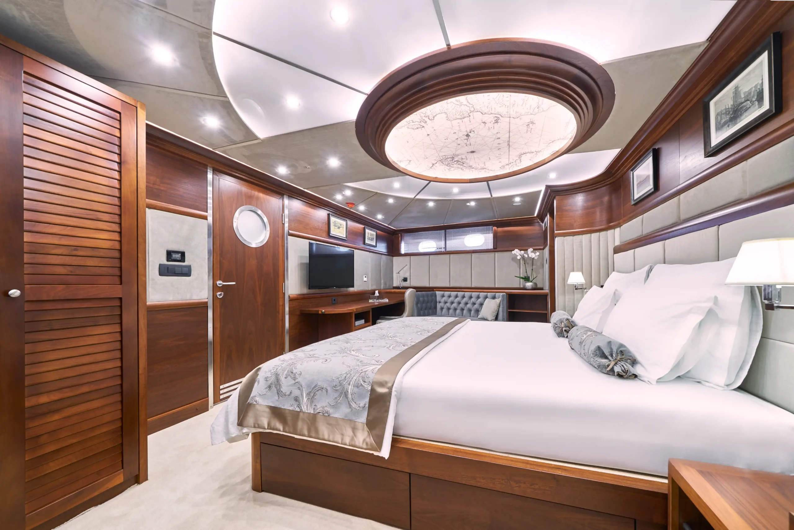 LADY GITA gallery image 18