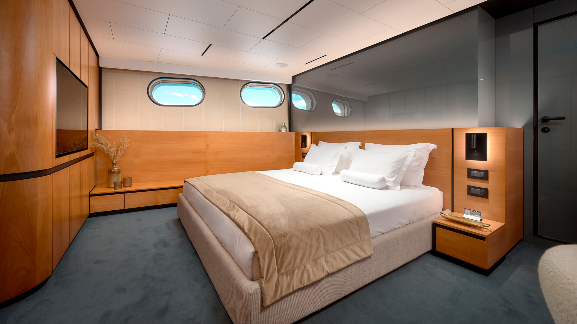 MARALLURE gallery image 25