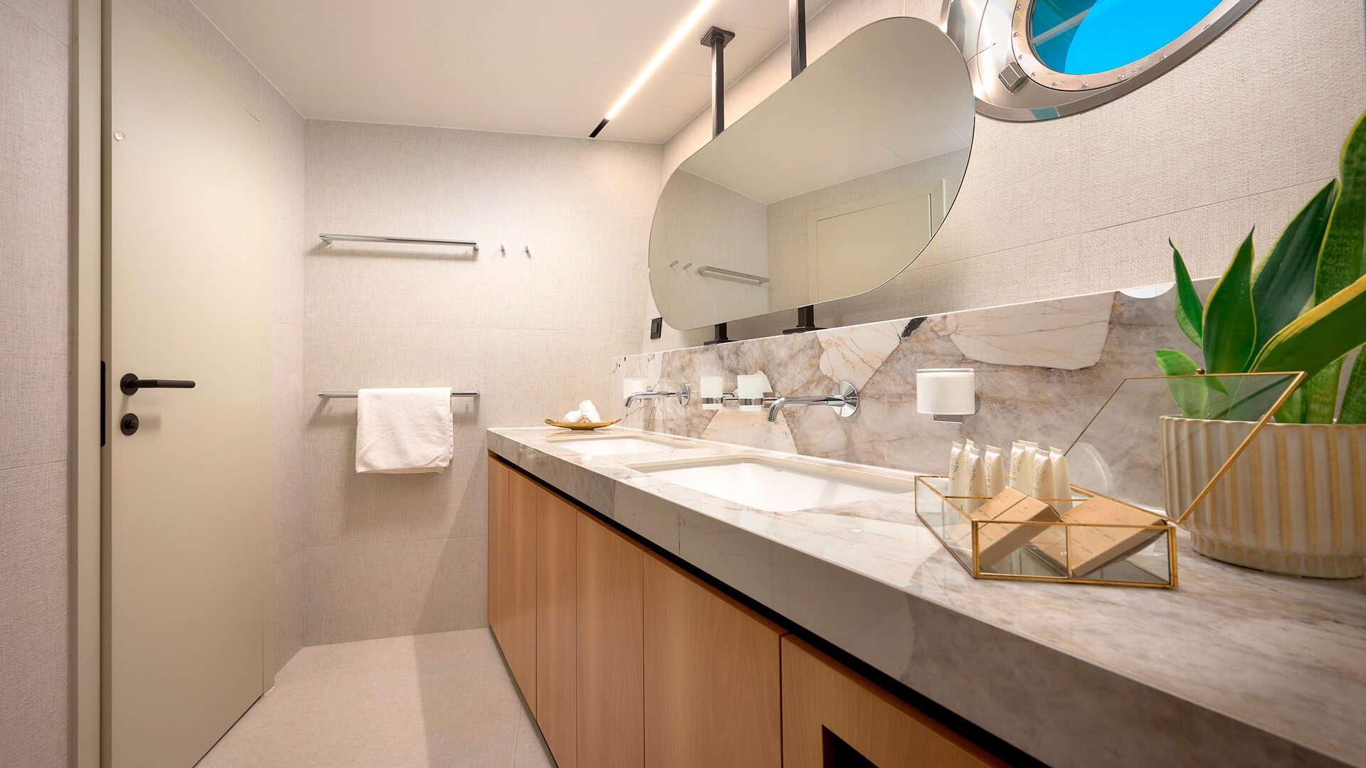 MARALLURE gallery image 23